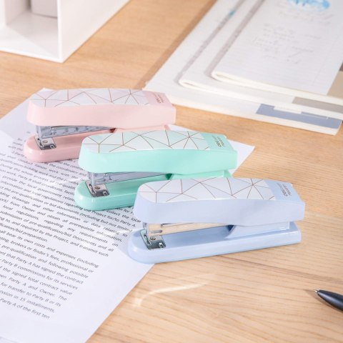 Zszywacz 25 kartek 24/6 26/6 MACARON niebieski 0402F BLUE DELI Zszywacz 25 kartek 24/6 26/6 MACARON niebieski 0402F BLUE DELI