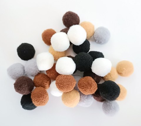 Pompony do dekoracji 35szt. PETS INTERDRUK Pompony do dekoracji 35szt. PETS INTERDRUK