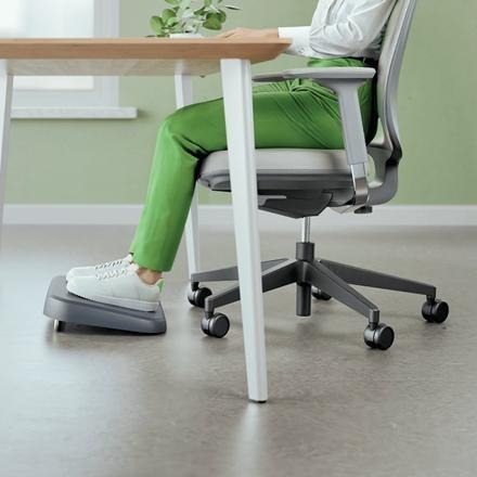 Regulowany podnóżek Leitz Ergo 80% plastiku z recyklingu szary 65460089 Regulowany podnóżek Leitz Ergo 80% plastiku z recyklingu szary 65460089